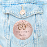 Rose Goldblush Glitzer Namensschild 80. Geburtstag Button<br><div class="desc">Elegantes,  klassisches,  glamouröses Namensschild für eine 80. Geburtstagsfeier. Rose Gold und Farbverlauf. Dekoriert mit Rose Gold,  Imitat Glitzer,  Glitzern. Personalisieren und einen Namen hinzufügen. Der Name ist mit einem modernen,  dunklen Rose gefärbten Handschrift geschrieben. Nummer 80 wird mit einem Schriftart im Ballonstil geschrieben.</div>