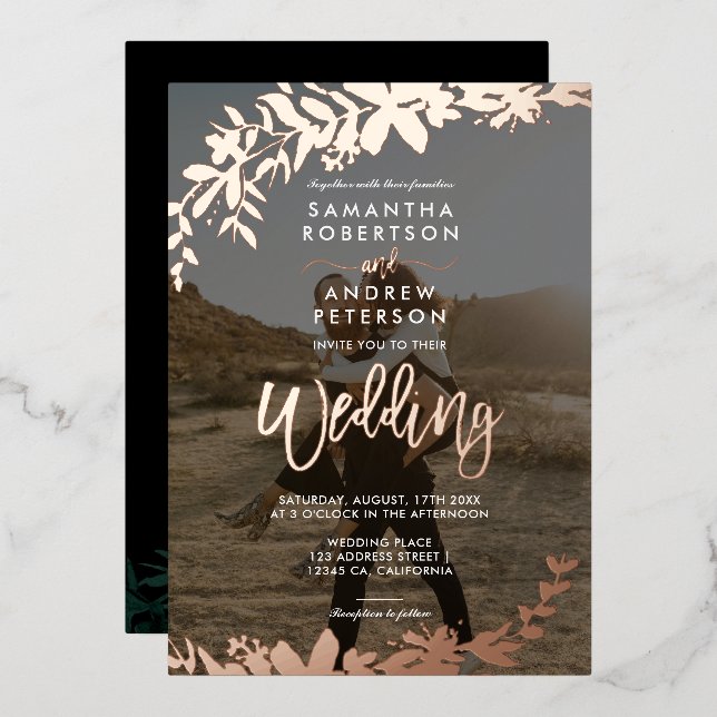 Rose Goldskripttypografie Floral Foto Hochzeit Folieneinladung (Vorderseite/Rückseite)