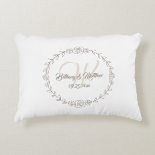 Rose Hochzeit Weinrebe Monogramm Taupe Dekokissen