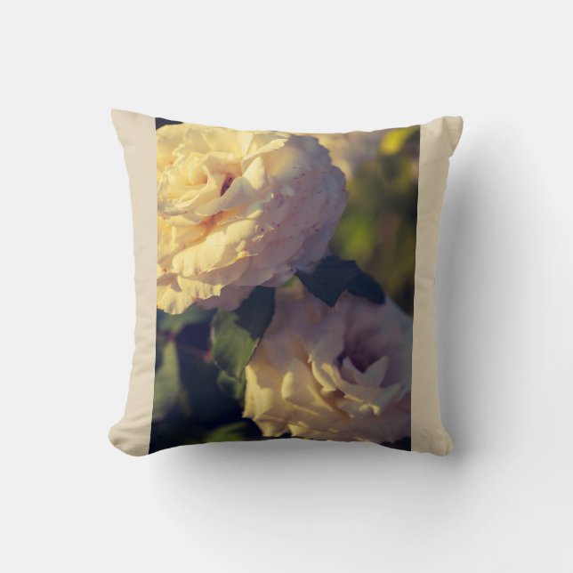 Rose im Garten Kissen (Vorderseite)