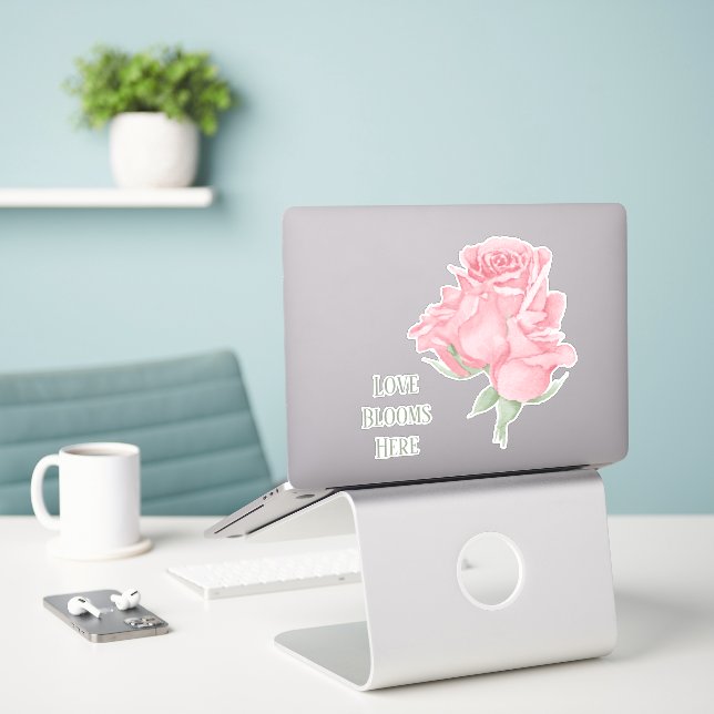 Rose Liebe blüht hier Kunst Aufkleber (Laptop auf Schreibtisch)
