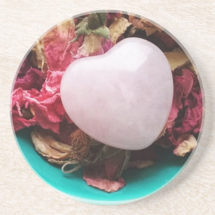 Rose Quartz Herzstück in einem Bett für Rose Pet Sandstein Untersetzer