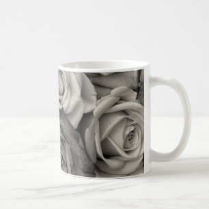 Rose, romantisches Schwarz-Weiß-Foto Kaffeetasse