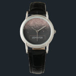 Rose Rosa Rosa Glitzer Monogram Girl Armbanduhr<br><div class="desc">Schwarz und Rose Gold - Schwarz rosa Sparkle Glitzer Monogram Name Watch. Dies macht den perfekten Abschluss,  Geburtstag,  Hochzeit,  Brautparty,  Jubiläum,  Babydusche oder Junggeselinnen-Abschied Geschenk für jemanden,  die Lieben glamourösen Luxus und schicke Stile.</div>