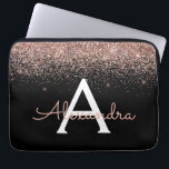 Rose Rosa Rosa Glitzer und Sparklogramm Laptopschutzhülle<br><div class="desc">Rose Gold - Rosa- und Schwarz-Imitat Glitzer und sparkle elegante Monogram Case. Dieser Fall kann so angepasst werden,  dass er Ihren Anfangs- und Vornamen enthält.</div>