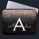 Rose Rosa Rosa Glitzer und Sparklogramm Laptopschutzhülle<br><div class="desc">Rose Gold - Rosa- und Schwarz-Imitat Glitzer und sparkle elegante Monogram Case. Dieser Fall kann so angepasst werden,  dass er Ihren Anfangs- und Vornamen enthält.</div>