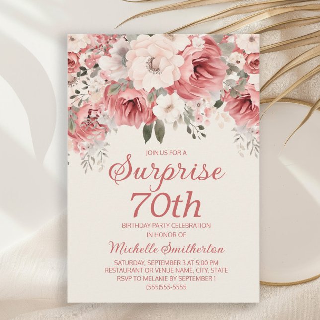 Rose Rote Creme Aquarellfarben Blumenüberraschung Einladung (Elegant dusty rose red and cream-colored floral surprise 70th birthday party invitation)