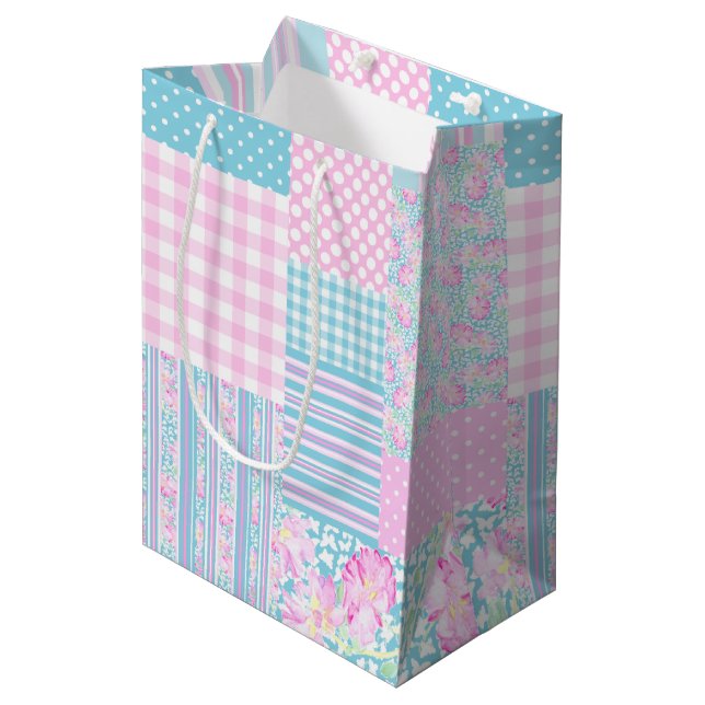 Rose Schmetterlinge Imitate Patchwork Mittlere Ges Mittlere Geschenktüte (Vorderseite Schrägansicht)