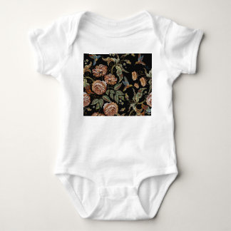 Rose Stickerei, Renaissance Stil. Baby Strampler