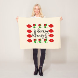 Rose und Küsse Fleecedecke