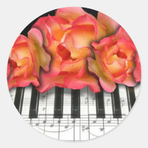 Rose und Musiknoten der Klaviertastatur Runder Aufkleber
