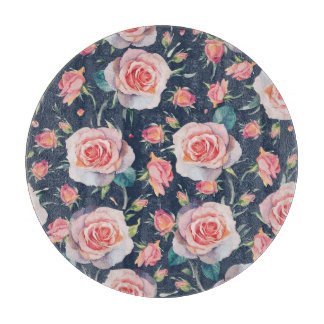 Rose und Rosenknospe: Blütenfrei. Schneidebrett