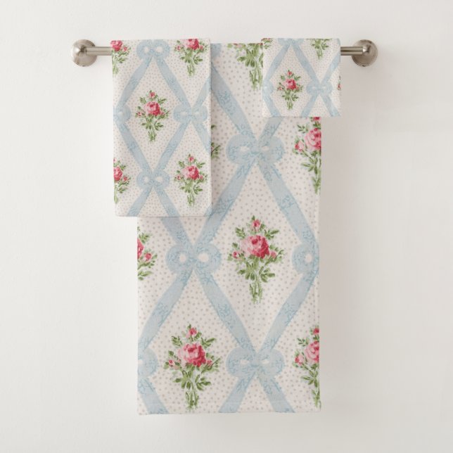 Rose Victorian Roses w/Blue Ribbon Lattice (En situation)