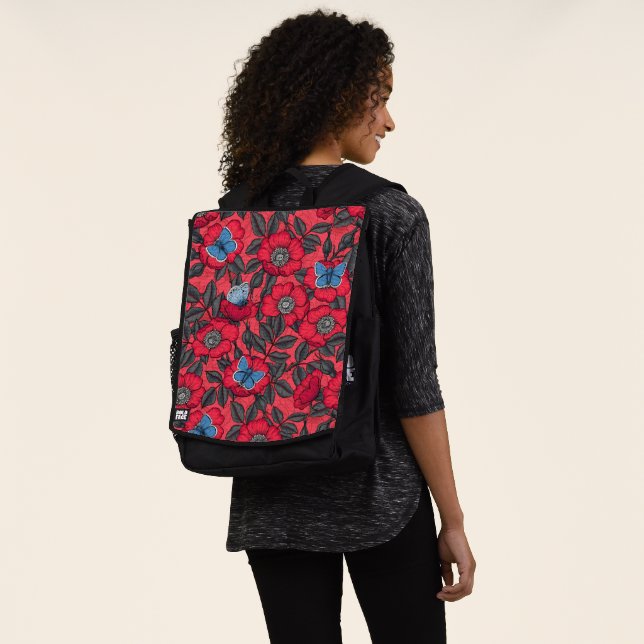 Rose von Hunden und Schmetterlinge in Rot und Blau Rucksack (Ausgewaschen)