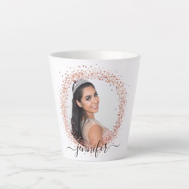 Rose White Foto Glitzer Namensskript Milchtasse (Vorderseite)