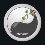 Rose Yin Yang Magnet<br><div class="desc">Rose Yin Yang Magnet, Kleidung und Geschenke von ArtMuvz Illustration. Matching Yin Yang Bekleidung, Meditation Geschenke, Yoga Workout Kleidung. UM PERSONALISIEREN, fügen Sie Ihren Namen hinzu oder fügen Sie stattdessen Text hinzu. Passen Sie diesen Yin Yang Rose Magneten an, um ihn einzigartig zu machen oder als personalisiertes Geschenk zu geben....</div>