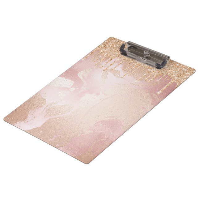 Rosegold Blush Marmor mit Gold Glitzer Droplets Klemmbrett (Schrägansicht)