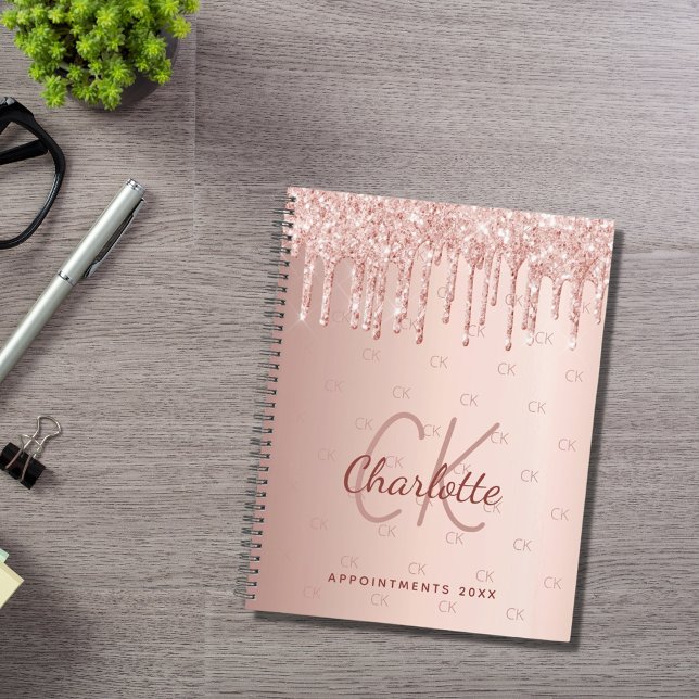 Roségold-Tropfen-Monogramm-Schrift 2027 Planer (Von Creator hochgeladen)