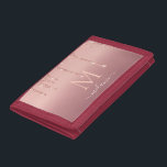Rosen Gold Glitzer Benutzerdefinierter Letter Name Trifold Geldbörse<br><div class="desc">Wallets mit Monogram Name Text Rose Gold Blush Glitzer Sparkle Personalisiert Anniversary - Party oder Hochzeitsgeschenke / Supplies - Add Your Letter / Name - Text oder Entfernen - Make Your Special Wallet Gift - Neu formatieren und verschieben oder entfernen und hinzufügen / Elemente mit Anpassungstool. Design von MIGNED. Bitte...</div>