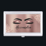 Rosen Gold Rosa Monogram Glitzer Eyelashes Visitenkarten Dose<br><div class="desc">Rose Gold - Schwarz rosa Imitate Foil Metallic Sparkle Glitzer gebürstete Metal Monogram Name and Initial Eyelashes (Lashes),  Eyelash Extensions and Eyes Business Card Holder. Das macht den perfekten 16 Geburtstag,  Hochzeit,  Brautparty,  Jubiläum,  Babydusche oder Junggeselinnen-Abschied Geschenk für jemanden,  der sein Zimmer im trendigen coolen Stil dekoriert.</div>