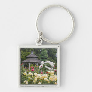 Rosen in Blüte und Gazebo-Rosengarten am Schlüsselanhänger