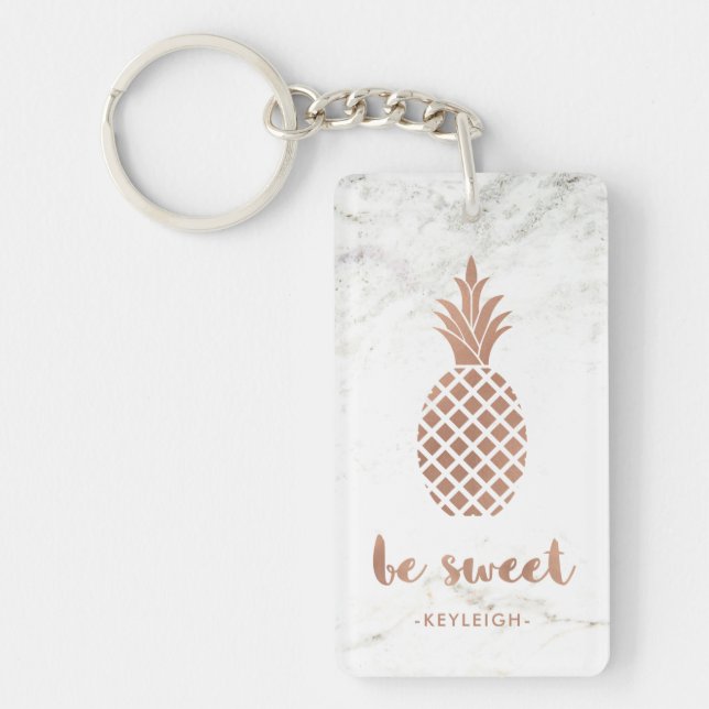 Rosen-rosa Ananas auf weißem Marmor | ist süß Schlüsselanhänger (Vorderseite)