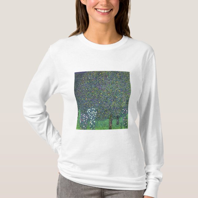 Rosen unter den Bäumen, c.1905 T-Shirt (Vorderseite)