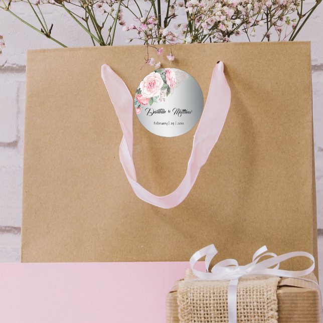 Rosenrosen auf der Silver Botanical Wedding Runder Aufkleber (Von Creator hochgeladen)
