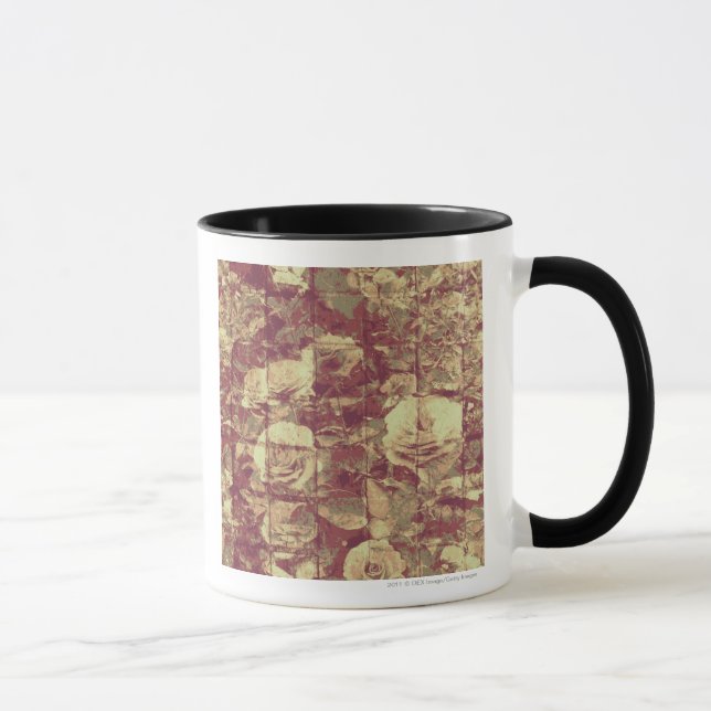 Rosentarnungsmuster auf mit Ziegeln gedecktem Tasse (Rechts)