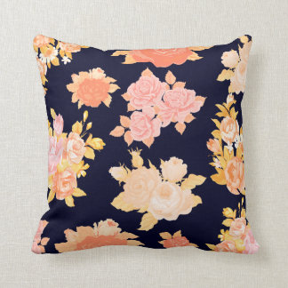 Roses de corail et de moutarde sur le Coussin de c