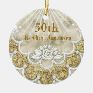 Roses et ornement d'anniversaire de mariage de