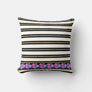 Roses roses et bleus sur coussin noir, blanc, or