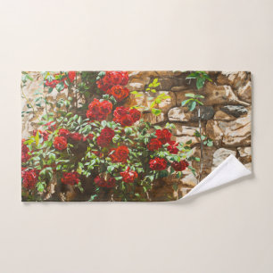 Roses rouges contre un mur de pierre