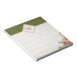 Roses rouges sur bloc-notes en bois