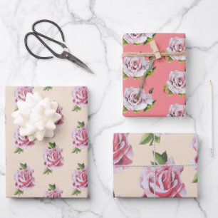 Roses sculpturaux sur papier d'emballage
