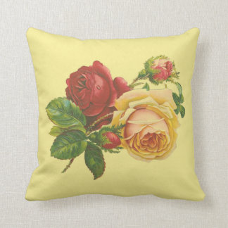 Roses vintages sur le coussin jaune