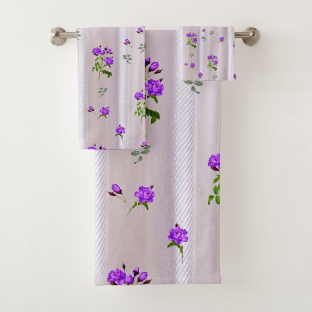 Roses violets d'aquarelle violette sur soie rose (En situation)