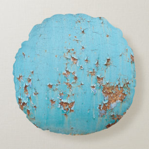 Rostblaues Metall: Texturierte Wand. Rundes Kissen