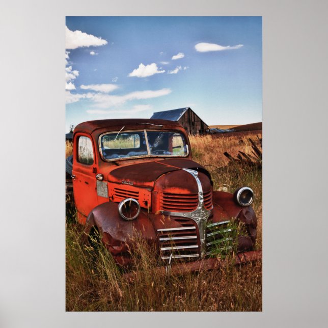 rostender orangefarbener LKW mit verlassenem Dodge Poster (Vorne)