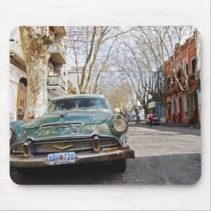 Rostige und flockige Farbe eines alten Autos Mousepad