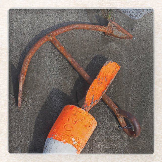 Rostiger Anker und Boje auf einem Strand Glasuntersetzer (Vorderseite)