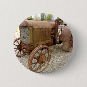Rostiger Oldtimer-Traktor Button
