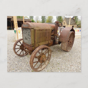 Rostiger Vintage-Traktor Postkarte