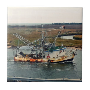 Rosty Fishing Boat Blue Water in Marsh Fliese