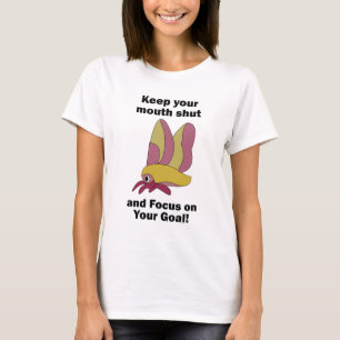 Rosy Maple Motte Hält Den Mund Geschlossen Fokus A T-Shirt