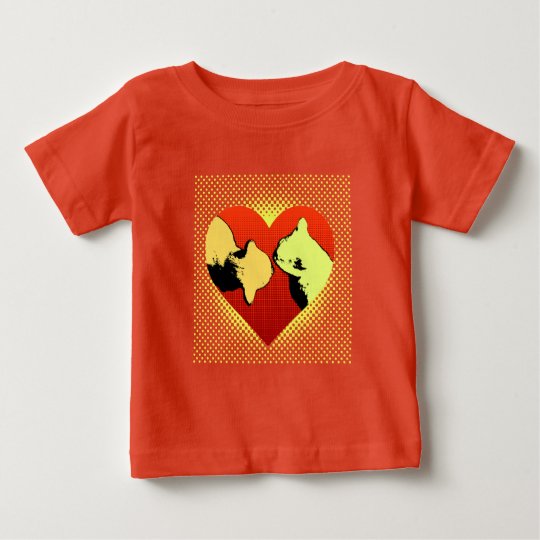 Rot auf Rot, zwei Katzen in einem Herzen hallo Baby T-shirt
