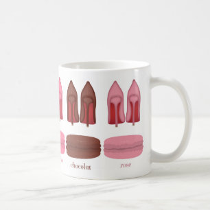 Rot erreicht Stilettschuhe, hohen Heels u. Kaffeetasse
