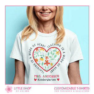 Rot Gelb Blüten Unterricht ist ein Werk des Herzen T-Shirt