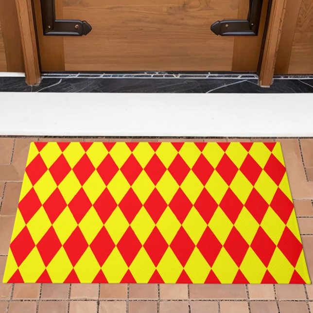 Rot-gelbes Harlekin-Karodesign  Fußmatte (Von Creator hochgeladen)