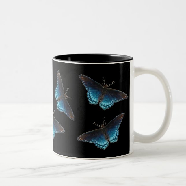 Rot-gepunktete lila Tasse (Rechts)